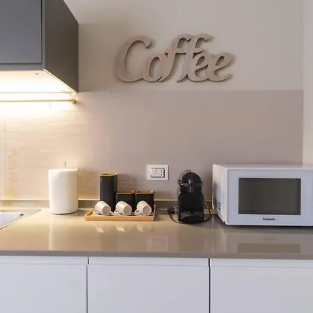 Rent Casa Almika De Miccolis * باري